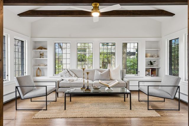 2204 W Lake Of The Isles Parkway, Minneapolis, MN 55405