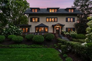 2204 W Lake Of The Isles Parkway, Minneapolis, MN 55405