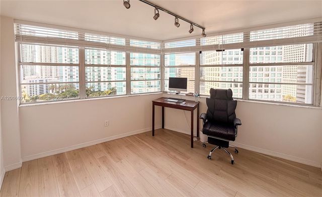 825 Brickell Bay Dr 2050, Miami, FL 33131