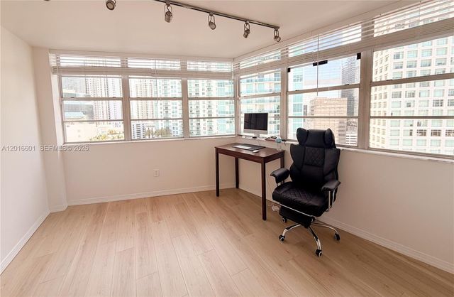 825 Brickell Bay Dr 2050, Miami, FL 33131