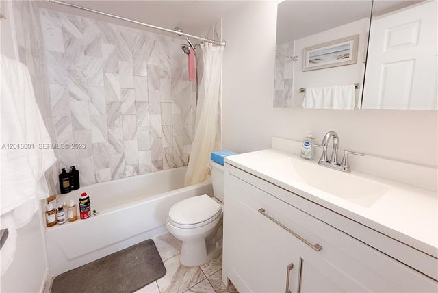825 Brickell Bay Dr 2050, Miami, FL 33131