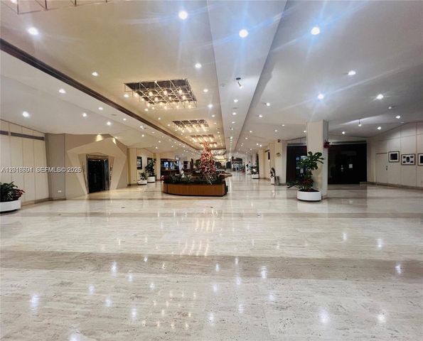 825 Brickell Bay Dr 2050, Miami, FL 33131