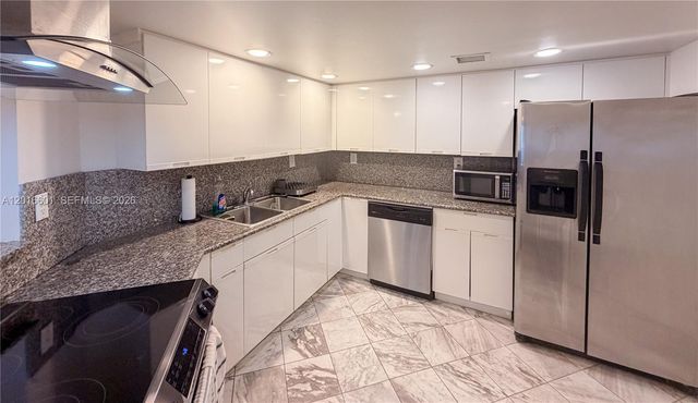 825 Brickell Bay Dr 2050, Miami, FL 33131