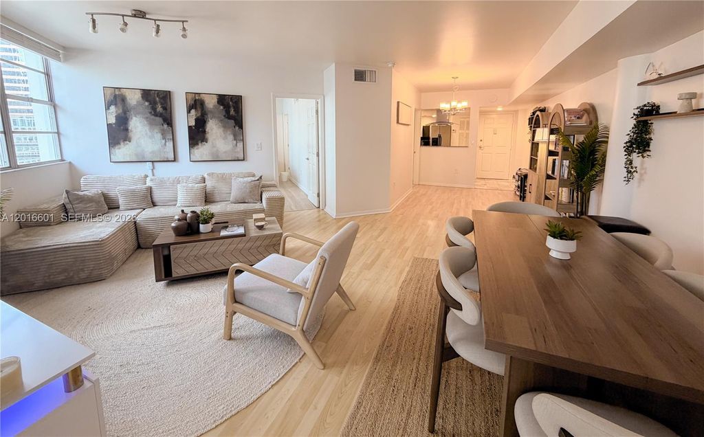 825 Brickell Bay Dr 2050, Miami, FL 33131