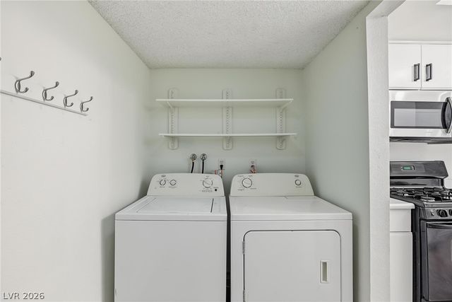 2915 Pine Nut Way, Henderson, NV 89074