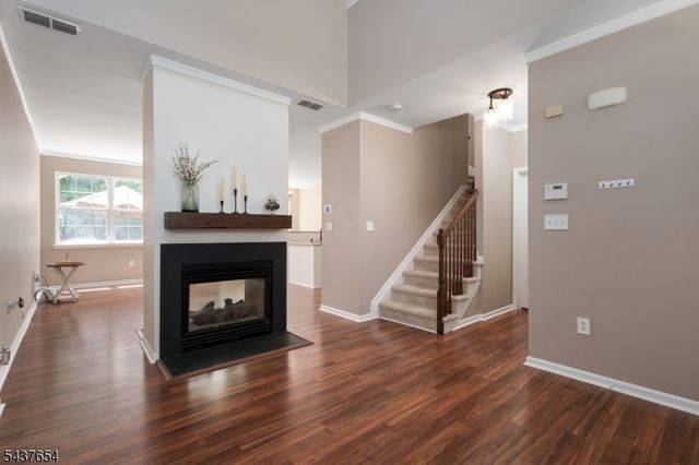 8 Scarlet Oak Dr, Montgomery Twp., NJ 08540