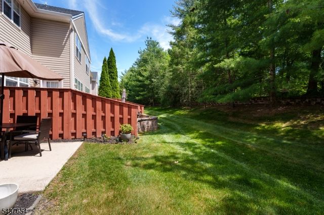 8 Scarlet Oak Dr, Montgomery Twp., NJ 08540