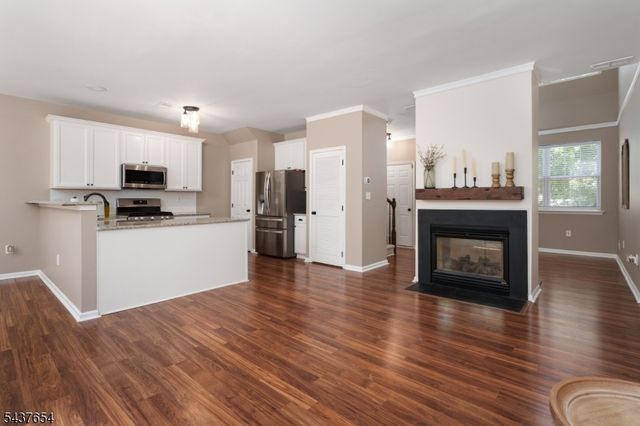 8 Scarlet Oak Dr, Montgomery Twp., NJ 08540