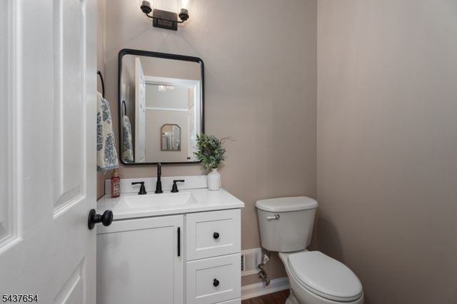 8 Scarlet Oak Dr, Montgomery Twp., NJ 08540