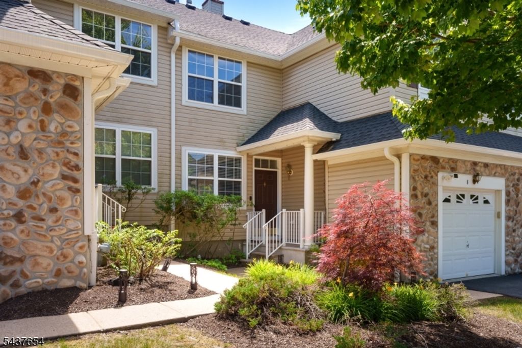 8 Scarlet Oak Dr, Montgomery Twp., NJ 08540