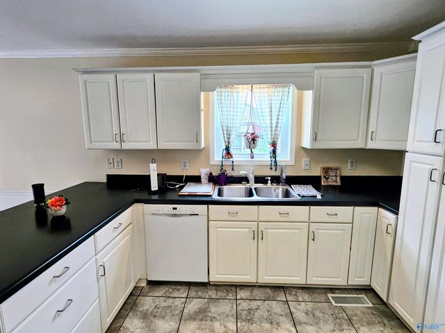 19142 Tammy Leigh Drive, Athens, AL 35614