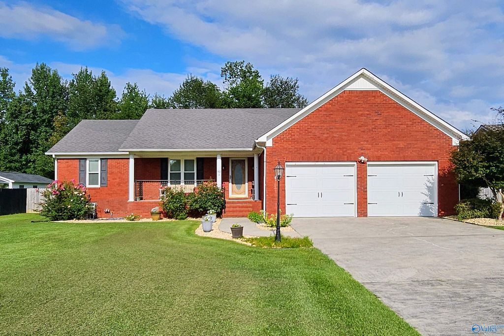 19142 Tammy Leigh Drive, Athens, AL 35614