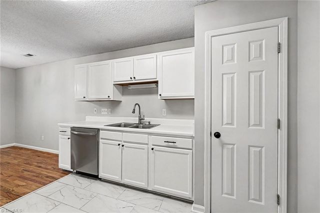 7137 Friendly Avenue C, Greensboro, NC 27410