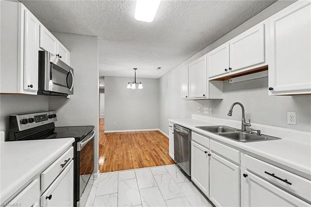 7137 Friendly Avenue C, Greensboro, NC 27410