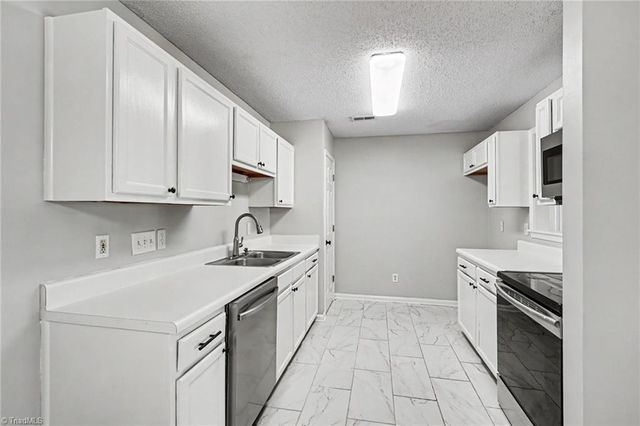 7137 Friendly Avenue C, Greensboro, NC 27410