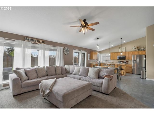 588 WEST Ln, Molalla, OR 97038