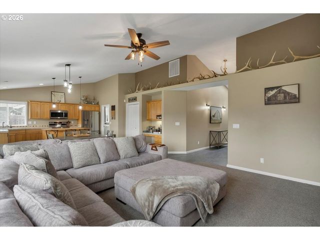 588 WEST Ln, Molalla, OR 97038