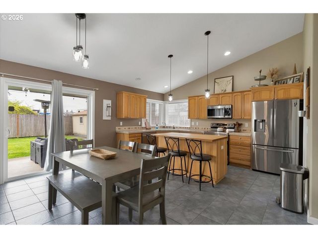 588 WEST Ln, Molalla, OR 97038