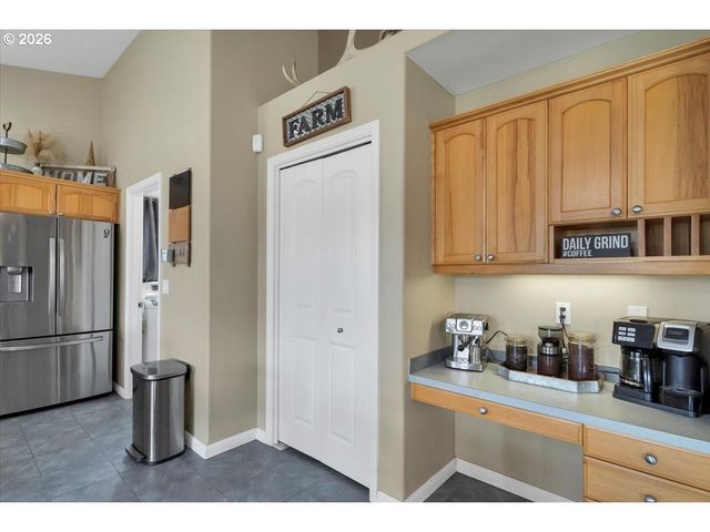 588 WEST Ln, Molalla, OR 97038