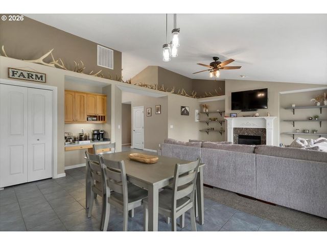 588 WEST Ln, Molalla, OR 97038