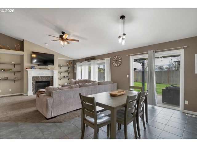 588 WEST Ln, Molalla, OR 97038