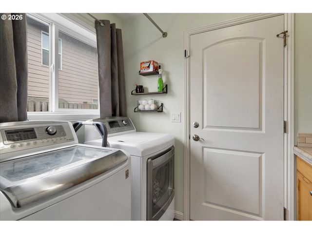 588 WEST Ln, Molalla, OR 97038