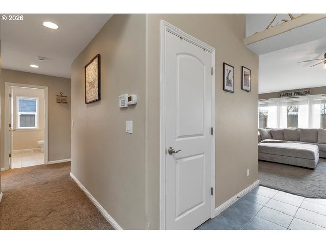 588 WEST Ln, Molalla, OR 97038