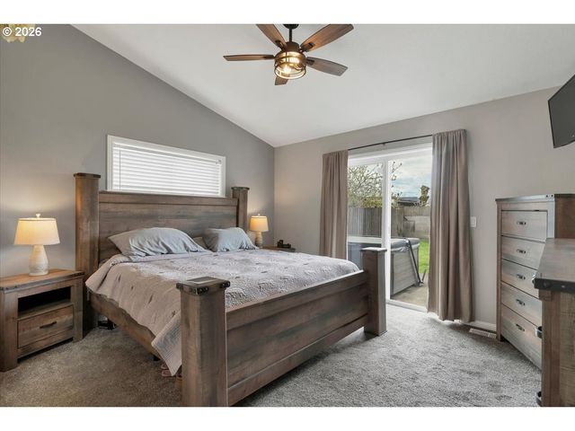 588 WEST Ln, Molalla, OR 97038