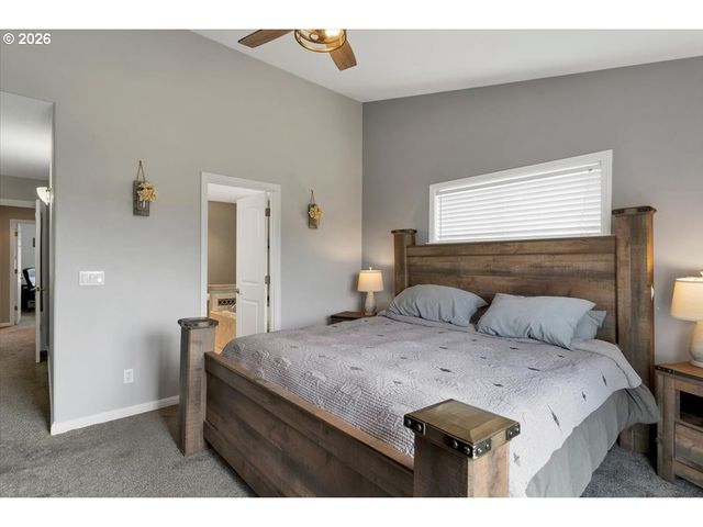 588 WEST Ln, Molalla, OR 97038