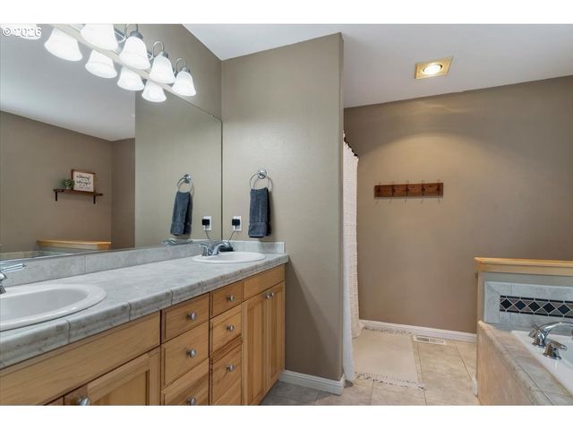 588 WEST Ln, Molalla, OR 97038