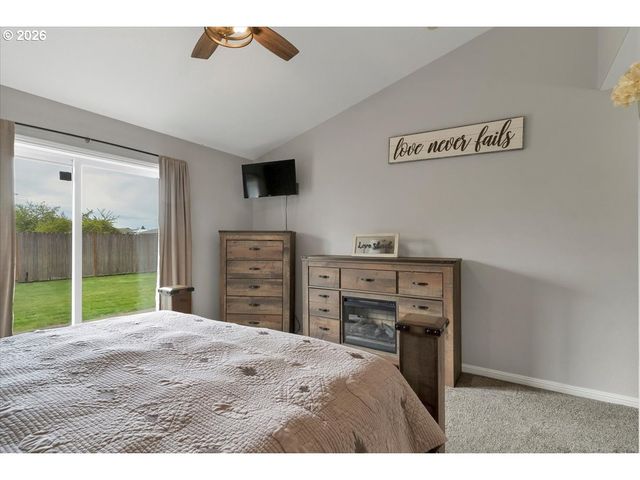 588 WEST Ln, Molalla, OR 97038