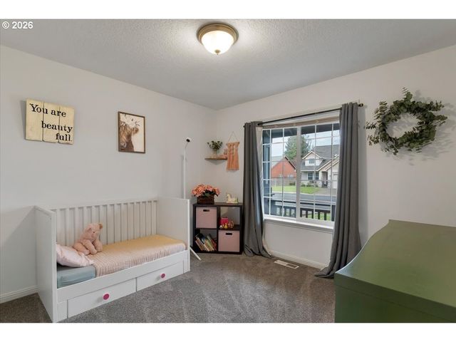 588 WEST Ln, Molalla, OR 97038