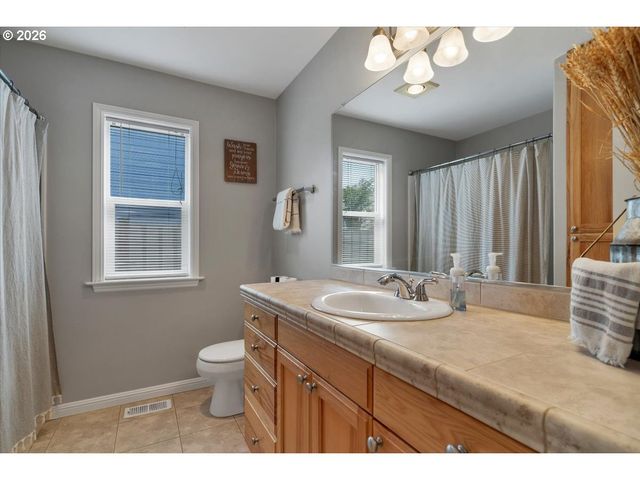 588 WEST Ln, Molalla, OR 97038