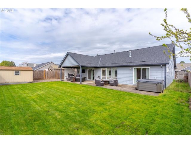 588 WEST Ln, Molalla, OR 97038