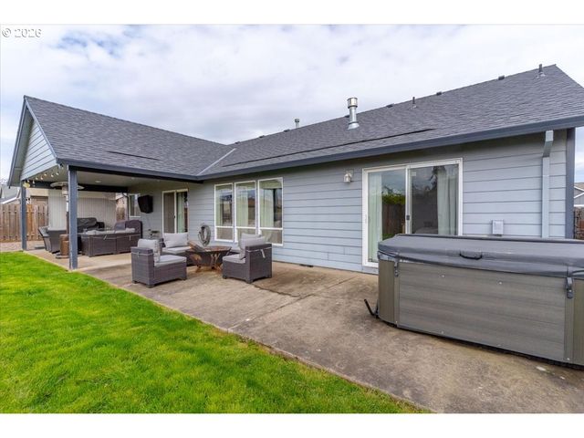 588 WEST Ln, Molalla, OR 97038