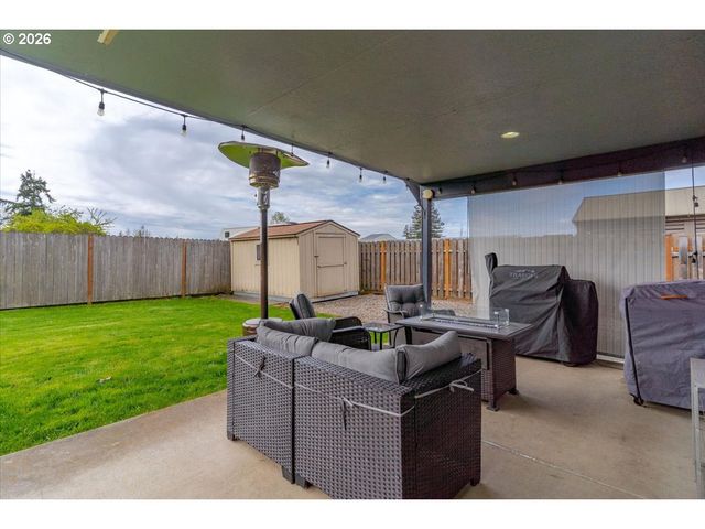 588 WEST Ln, Molalla, OR 97038