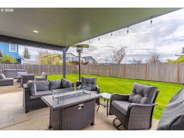 588 WEST Ln, Molalla, OR 97038