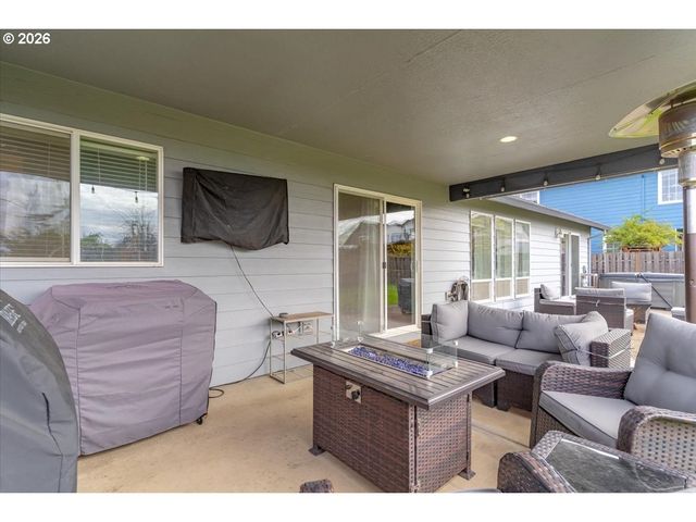 588 WEST Ln, Molalla, OR 97038