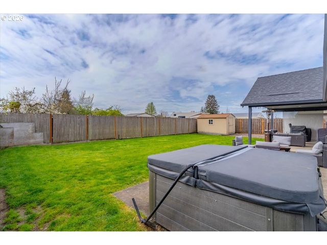 588 WEST Ln, Molalla, OR 97038