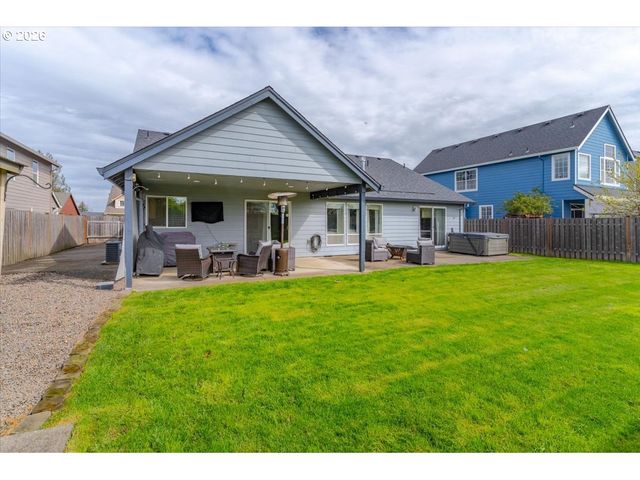 588 WEST Ln, Molalla, OR 97038