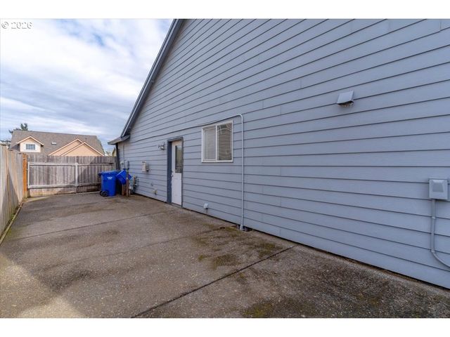 588 WEST Ln, Molalla, OR 97038