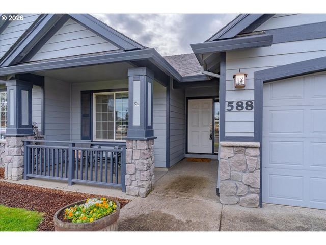 588 WEST Ln, Molalla, OR 97038