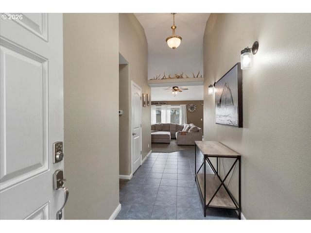 588 WEST Ln, Molalla, OR 97038