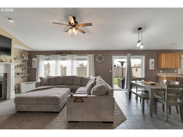 588 WEST Ln, Molalla, OR 97038