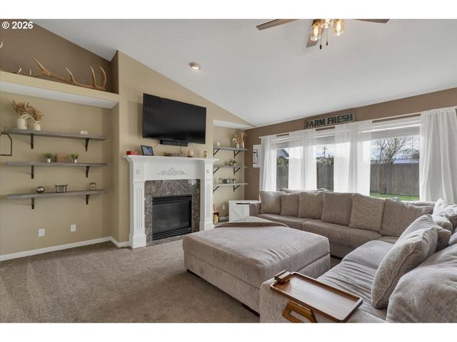 588 WEST Ln, Molalla, OR 97038