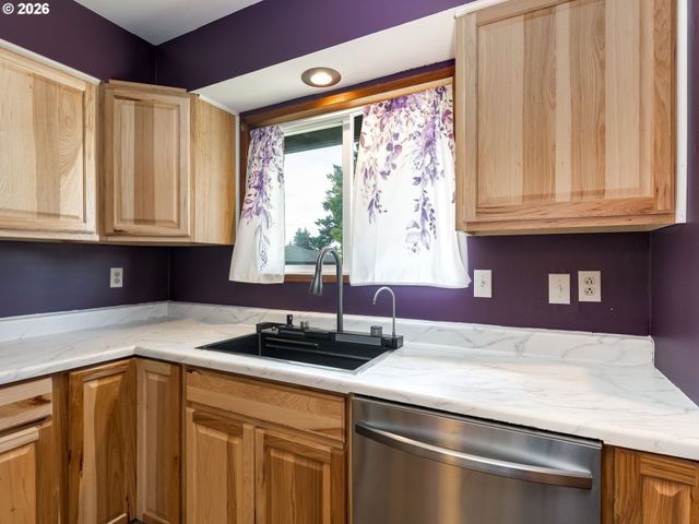 21304 Se YAMHILL St, Gresham, OR 97030
