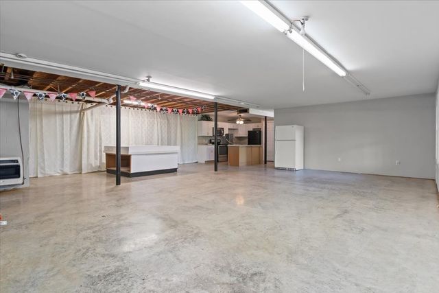 2440 Maple Grove Rd, Dickson, TN 37055