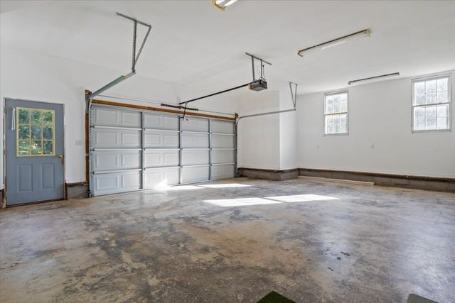 2440 Maple Grove Rd, Dickson, TN 37055