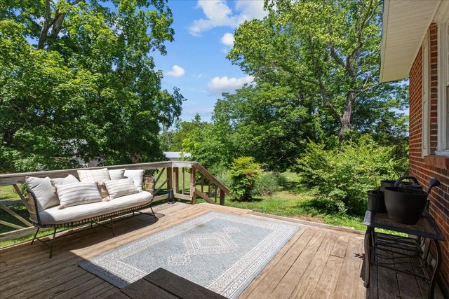 2440 Maple Grove Rd, Dickson, TN 37055