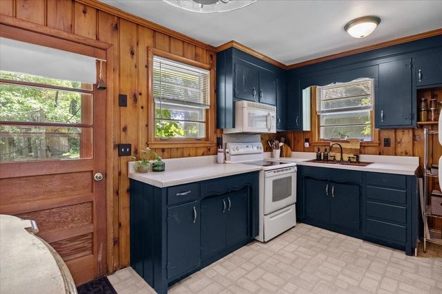 2440 Maple Grove Rd, Dickson, TN 37055